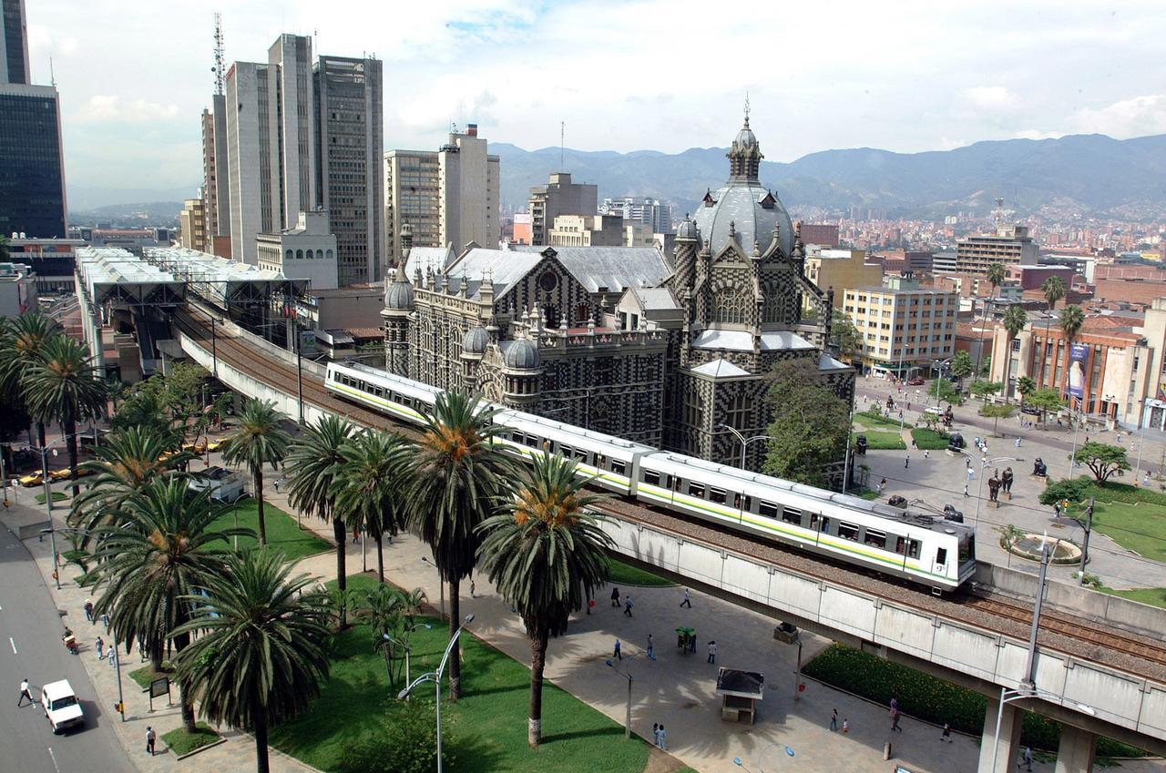 San Peter Suites Medellín Zewnętrze zdjęcie